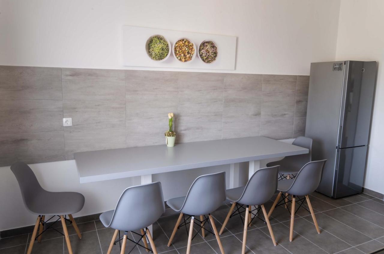 Kunfoglalas Apartmanhaz Kisujszallas Luaran gambar